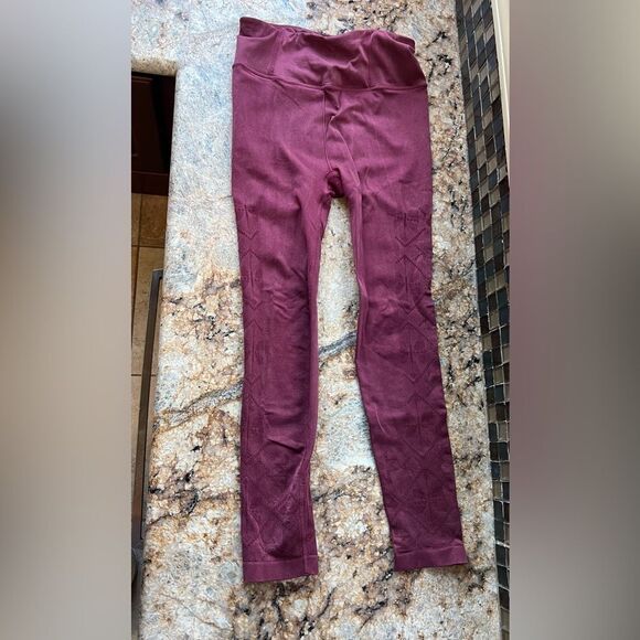 Calia by Carrie Underwood pattern leggings - Picture 3 of 4